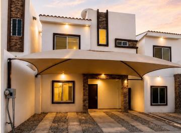 Casa · 140m² · 3 Recámaras · 2 Estacionamientos · Privada del Rey