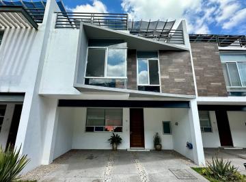 Casa · 220m² · 3 Recámaras · 2 Estacionamientos · Casa en Venta en Terranova Corregidora 3 Recamaras Roof Garden Privada Alberca