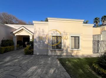 Casa · 700m² · 3 Recámaras · 4 Estacionamientos · Casa en Venta Lomas de Valle Alto