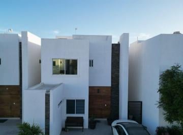 Casa en Venta de 3 habitaciones · Casa Luna en Fraccionamiento Coronado *amueblada y Equipada