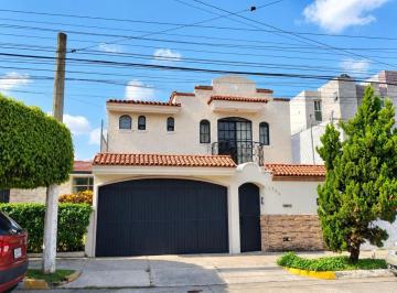 Casa de 4 habitaciones, Zapopan · Casa en Venta en Jardines Universidad $9,450,000