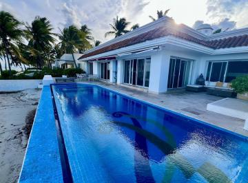 Villa · 840m² · 4 Recámaras · 3 Estacionamientos · Villa Frente Al Mar en Venta en Playacar Fase I en Playa del Carmen