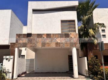 Casa · 159m² · 3 Recámaras · 2 Estacionamientos · Casa en Venta en Centrika Crisoles
