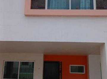 Casa en condominio · 115m² · 5 Recámaras · 2 Estacionamientos · Casa en Venta Base Aerea en Zona Real