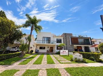 Casa en condominio · 329m² · 3 Recámaras · 6 Estacionamientos · Buenísima Casa en Valle Real $17’300,000