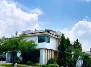 Casa de 4 habitaciones, Zapopan · Casa en Venta en Virreyes Residencial