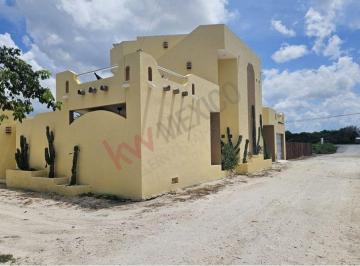 N/A · Casa en Venta en Chelem de 2 Habitaciones y 3 Baños, Alberca y Cerca de La Playa