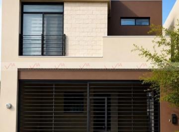 Casa · 187m² · 3 Recámaras · 2 Estacionamientos · Casa en Venta en Rincón de La Sierra