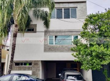 Casa · 207m² · 5 Recámaras · 2 Estacionamientos · Casa en Renta en Residencial Periférico
