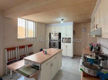 Casa · 214m² · 4 Recámaras · 3 Estacionamientos · Casa en Venta en Tlalpan Centro 27 - 452.