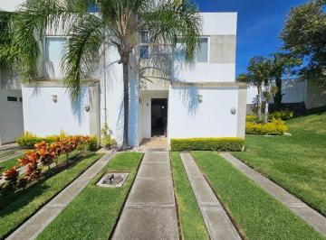 Casa en condominio de 3 habitaciones, Yautepec · Venta de Casa de Descanso Amueblada en Condominio con Laguna Artificia