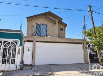 Casa · 122m² · 3 Recámaras · 2 Estacionamientos · Casa en Venta - Oasis Revolución