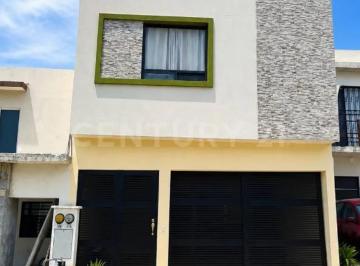 Casa de 3 habitaciones, Santa Catarina · Casa en Renta en Privadas Poniente, Santa Catarina, Nuevo Leon