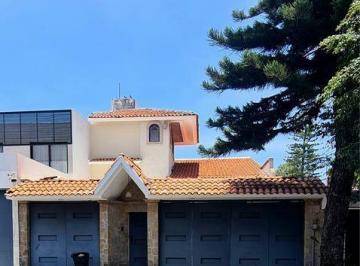 Casa · 450m² · 4 Recámaras · 2 Estacionamientos · Oportunidad Villauniversitaria Casa en Venta