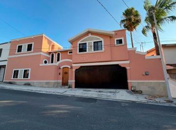 Casa de 4 habitaciones, Monterrey · Casa en Venta en Villas Las Fuentes