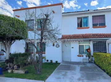 Casa de 3 habitaciones, Corregidora · Casa en Renta en La Colonia Piramides 3 Recamaras 3 Baños Estacionamiento y Privada