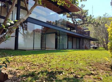 Casa en condominio · 490m² · 3 Recámaras · 4 Estacionamientos · Casa en Venta con Jacuzzi y Vista Al Lago en Valle de Bravo | Escritura Pública