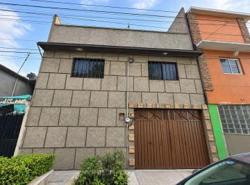 Casa de 4 habitaciones, La Paz · Casa en Venta con 2 Departamentos con Conexión, Trato Directo.