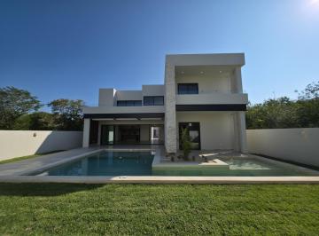 Casa en condominio · 546m² · 3 Recámaras · 4 Estacionamientos · Residencia en Venta en Zona Country