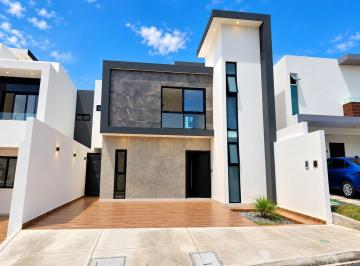 Casa · 140m² · 3 Recámaras · 2 Estacionamientos · Casa - Fraccionamiento Lomas de La Rioja