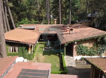 Casa · 600m² · 4 Recámaras · 8 Estacionamientos · Casa con Alberca en Venta en Valle de Bravo a 10 Minutos del Centro de Avándaro