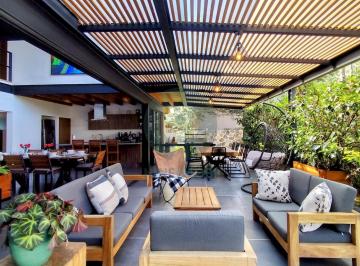 Casa en condominio · 280m² · 4 Recámaras · 5 Estacionamientos · Se Vende Casa Amueblada en Valle de Bravo, Alberca Común y Jardín Privado