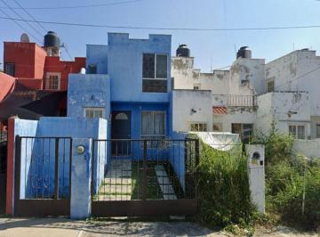 Casa de 2 habitaciones, Temixco · Casa en Venta en Temixco Centro, Temixco, Morelos.
