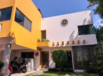 Casa · 304m² · 4 Recámaras · 3 Estacionamientos · Venta de Casas en Calzada de Los Reyes, Cuernavaca