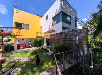 Casa · 304m² · 4 Recámaras · 3 Estacionamientos · Venta de Casas en Calzada de Los Reyes, Cuernavaca