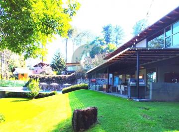 Casa · 380m² · 4 Recámaras · 4 Estacionamientos · Casa con Alberca, Jacuzzi y Enorme Jardín, Colonia Club de Golf Avándaro