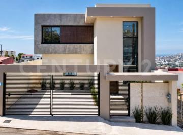 Casa · 244m² · 3 Recámaras · 2 Estacionamientos · Casa en Venta en Lomas de Valle Verde en Ensenada, Baja California