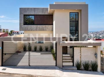 Casa · 244m² · 3 Recámaras · 2 Estacionamientos · Casa en Venta en Lomas de Valle Verde en Ensenada, Baja California