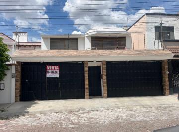 Casa de 3 habitaciones, Querétaro · Casa en Venta en Colinas del Cimatario con Depa Independiente de 2 Recamaras