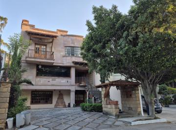 Casa · 391m² · 3 Recámaras · 4 Estacionamientos · Renta Casa en Club de Golf Bellavista