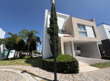 1 · Casa Amueblada en Renta | 5 Recámaras + Roof Garden | Parque Zacatecas, Lomas de Angelópolis