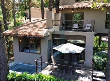 Casa en condominio · 108m² · 2 Recámaras · 1 Estacionamiento · Casa en Venta en Condominio con Alberca y Jacuzzi Privado