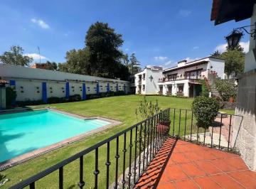 Casa · 500m² · 3 Recámaras · 10 Estacionamientos · San Jerónimo Casa con 3 Frentes con Uso de Suelo Para 3 Casas o Escuela.
