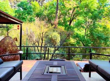 Casa en condominio · 580m² · 5 Recámaras · 3 Estacionamientos · Venta: Casa con Vista Al Bosque y Música del Río en Avándaro