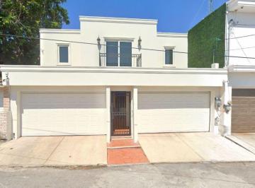 Casa de 5 habitaciones, Tampico · Casa en Venta en Petrolera, Tampico, Tamaulipas.