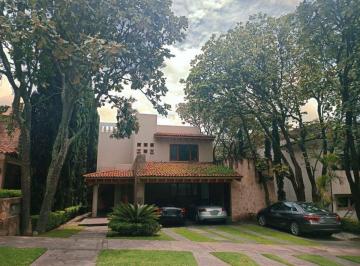 0b4d74a1ef548dcbcec081bf72dbeb3242baf451d93738b8c586f6cb761cecaa · Hermosa Residencia con Vista Al Campo de Golf en El Cielo Country Club.