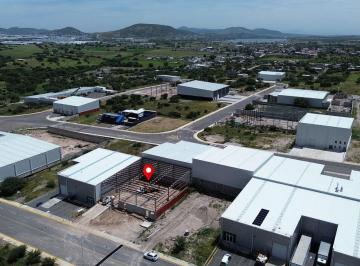 b0f3f00dbc0ebb2d92cf290043d15dee8b43a2fcff72c6532d582389192648ac · Nave Industrial con Mucha Energía en Zona Juriquilla Camino a San Miguel de Alle