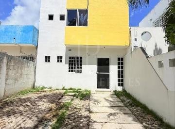 Casa · 110m² · 2 Recámaras · 2 Estacionamientos · Casa en Venta Av Lic Pedro Joaquin Codwel Sm 518, Cancun, Quintana Roo