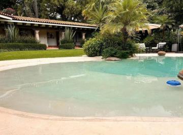 1 · Casa en Rancho Cortés | un Nivel con Cancha de Pádel y Alberca Climatizada Seguridad 24/7