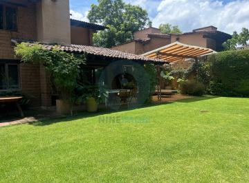 Casa en condominio · 180m² · 5 Recámaras · 2 Estacionamientos · Casa en Condomino con 5 Habitaciones, Alberca y Cancha de Tenis