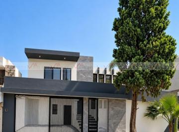 Casa · 500m² · 3 Recámaras · 2 Estacionamientos · Casa en Venta en Las Brisas