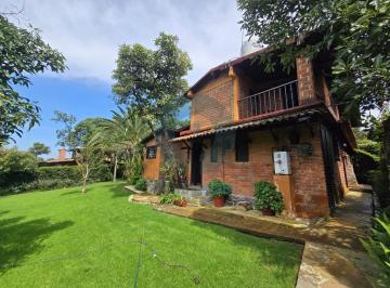 Casa · 150m² · 3 Recámaras · 2 Estacionamientos · Casa de Campo de 3 Habitaciones y Hermoso Jardín con Vista Cerca de Avándaro