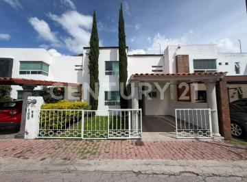 Casa · 153m² · 4 Recámaras · 2 Estacionamientos · Venta de Casa en Fraccionamiento San Mateo