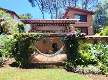 Casa en condominio · 390m² · 5 Recámaras · 2 Estacionamientos · Casa en Renta con Alberca y Cancha de Tenis en Condominio en Avándaro