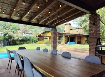 Casa · 1200m² · 5 Recámaras · 4 Estacionamientos · Casa en Renta Compartida en Avándaro, Alberca y Hermoso Jardín