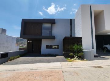 Casa · 270m² · 3 Recámaras · 3 Estacionamientos · Casa en Venta en Álamos Tres Marías con Casa Club, Alberca Recreativa, Gimnasio, Área Verde